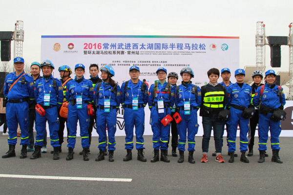 青岛马拉松交通安保圆满成功！交警全力以护赛事畅通无阻(图1)