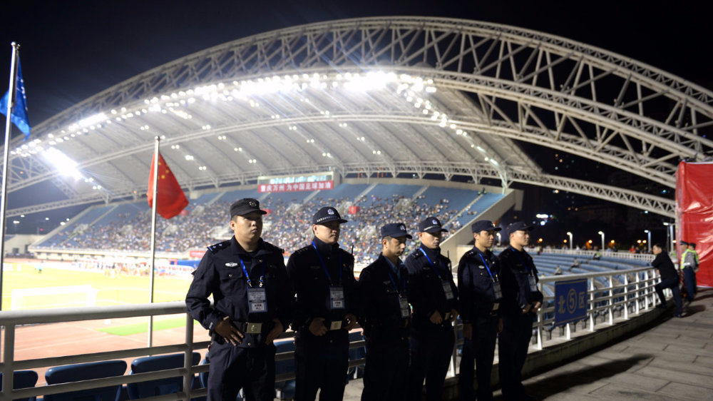 跨城观赛客流如潮铁路警方安保+服务守护平安防线(图1)