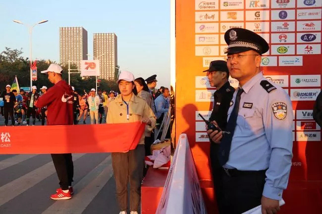 2026兰州马拉松举行赛前预演(图1)